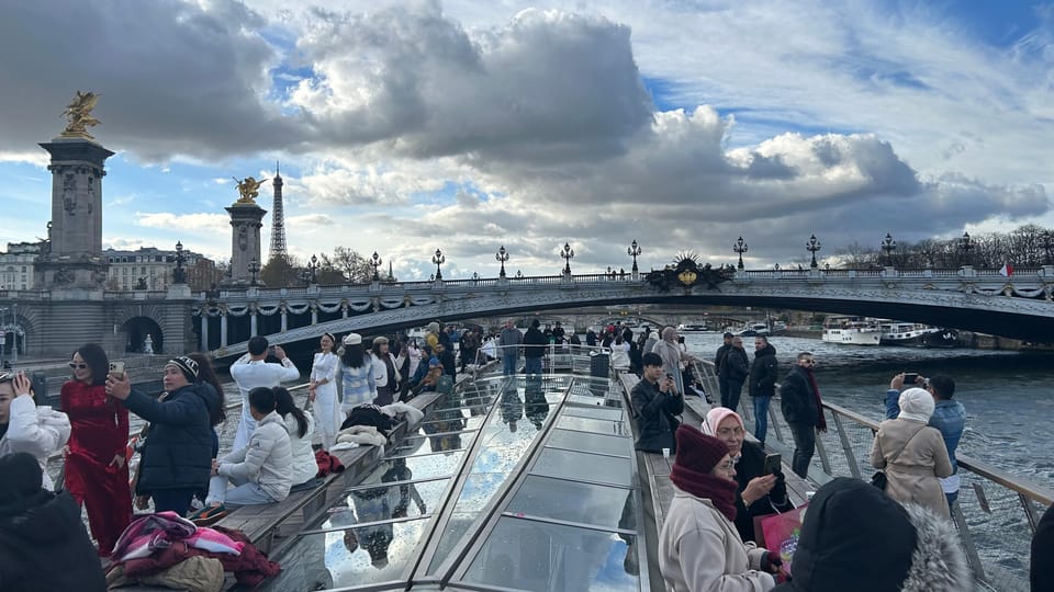 Paris: Illuminations River Cruise with Audio Commentary - The Route from Les Invalides to the Eiffel Tower Sparkles