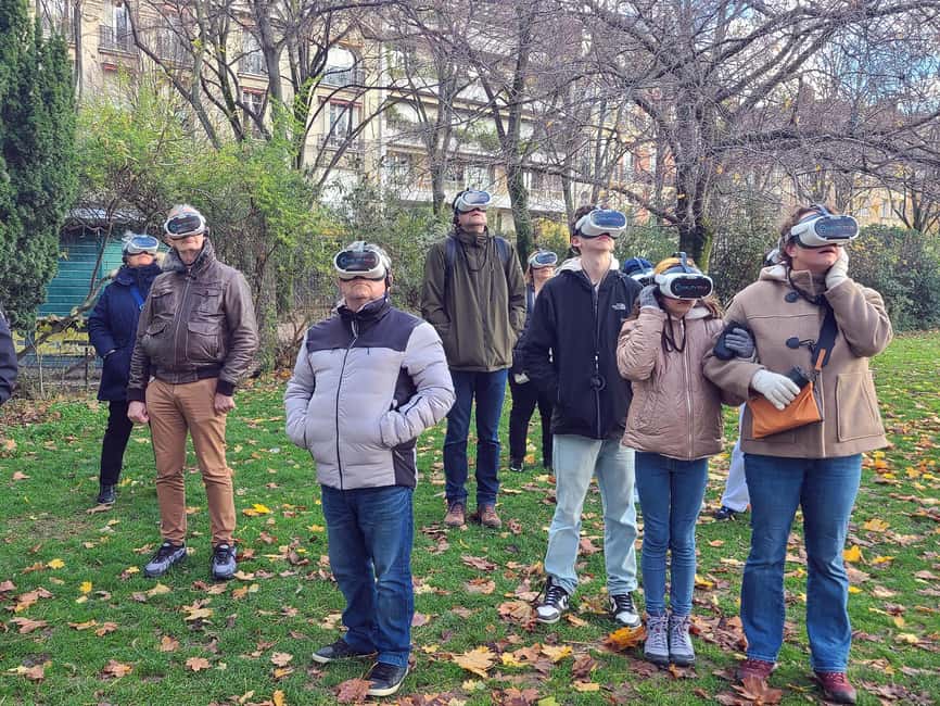 Paris : Immersive Eiffel Tower tour with virtual reality - From the Monument des Droits de l’Homme to VR Time Travel