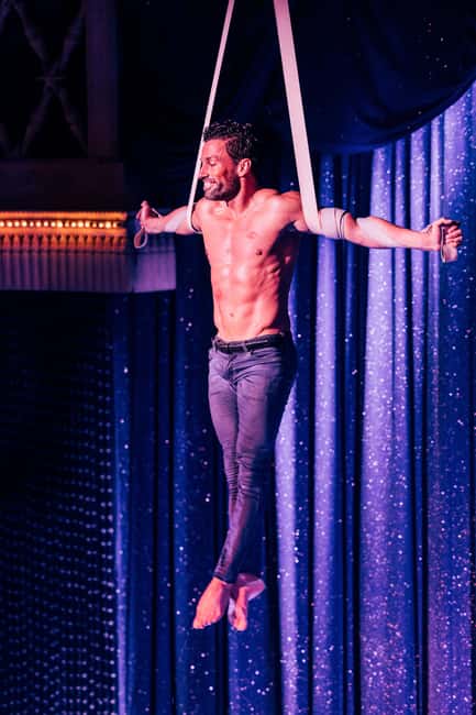 Paris: La Nouvelle Eve Cabaret Dinner Show - La Nouvelle Eve in Montmartre: cabaret that feels built for adults