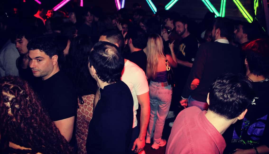Paris: Latin Quarter Guided Pub Crawl to Bars and Clubs - Practical Tips: What to Wear, Bring, and Avoid Getting Stuck