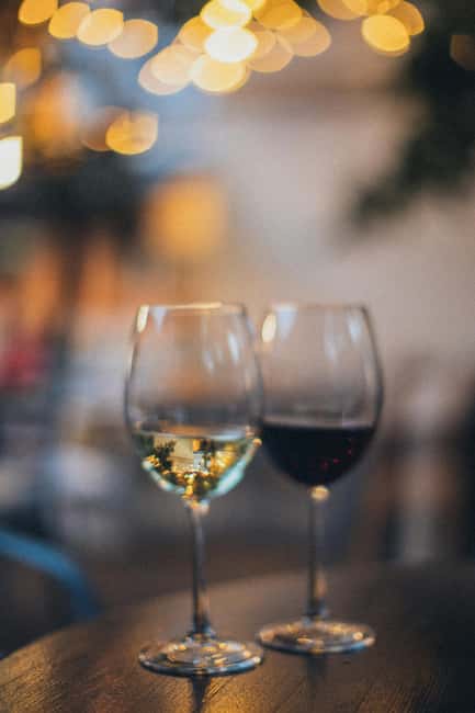 Paris Le Marais Food Tour: Full Traditional French Feast - Île Saint-Louis: The Pretty Setup for French Flavors