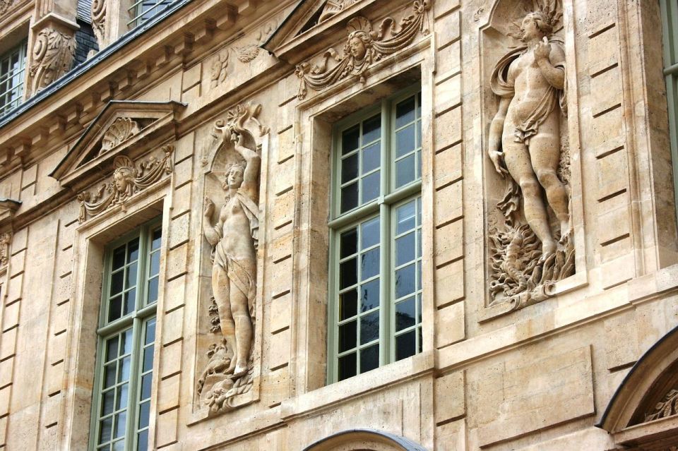 Paris: Le Marais Highlights Guided Small Group Walking Tour - What the pacing and group size feel like in real life