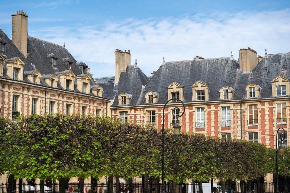 Paris: Le Marais Highlights Guided Small Group Walking Tour - Saint Gervais Church and the walk to Place de l’Hôtel de Ville