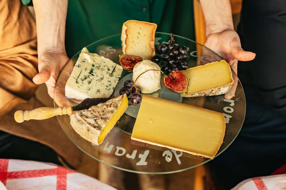 Paris: Loire Valley Chambord Castle, Wine Tasting & Lunch - Lunch with wine pairing: a real meal, not just a stop