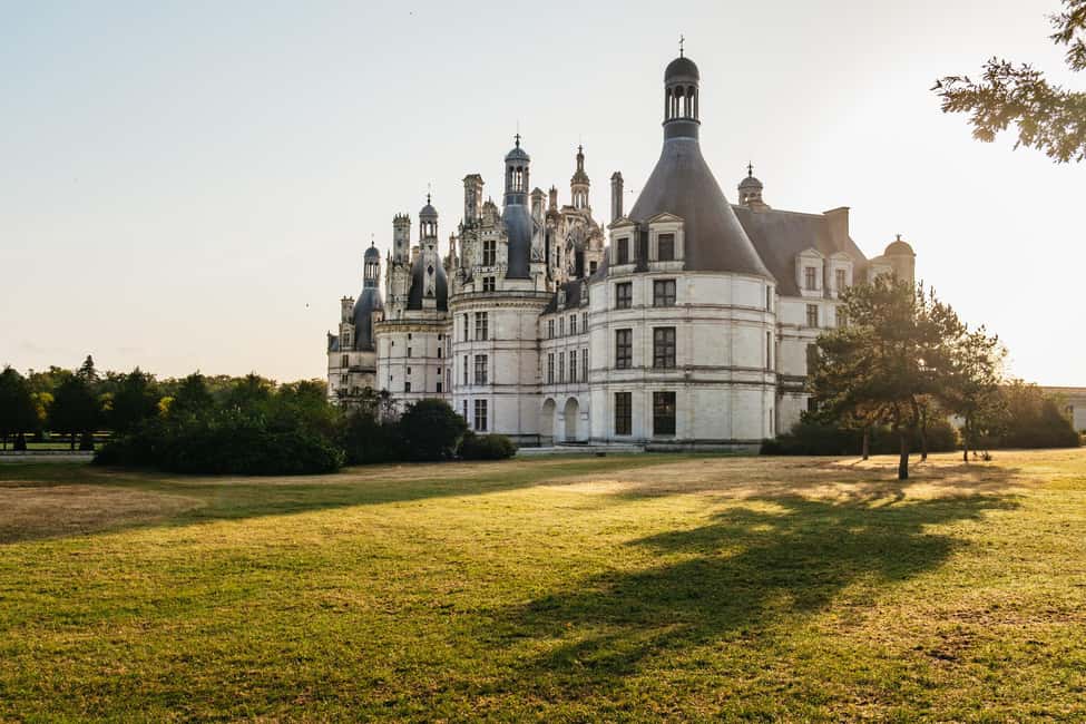 Paris: Loire Valley Chambord Castle, Wine Tasting & Lunch - Getting there from Paris: croissants, context, and van time that doesn’t waste your day