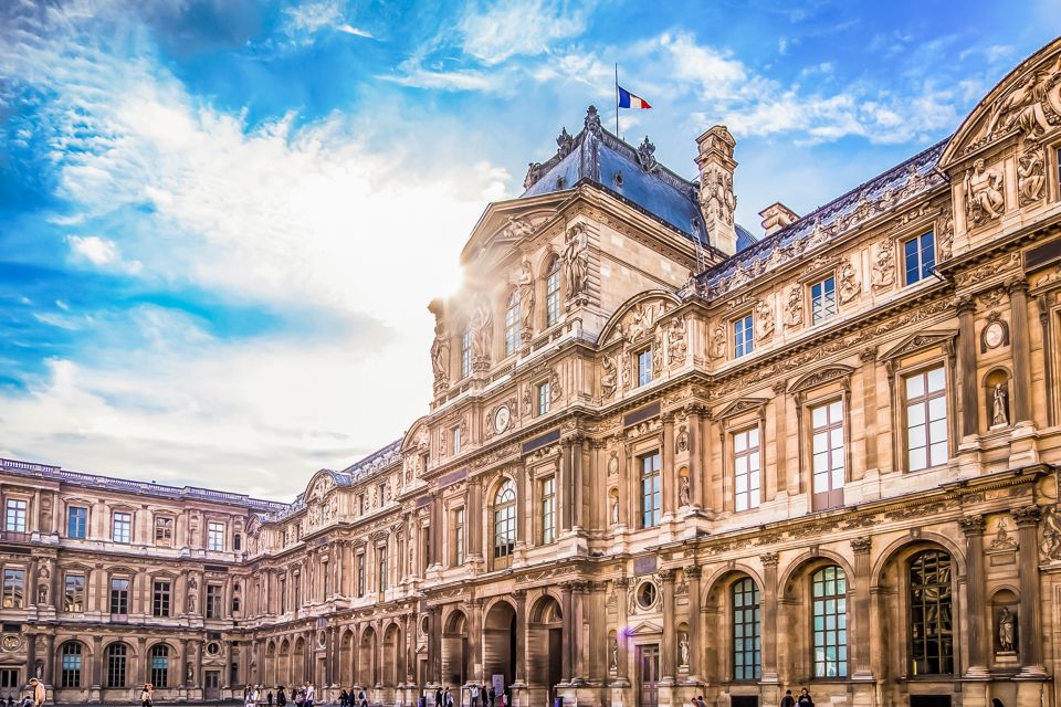 Paris: Louvre Guided Tour with Reserved Access & Boat Cruise - Key highlights at a glance