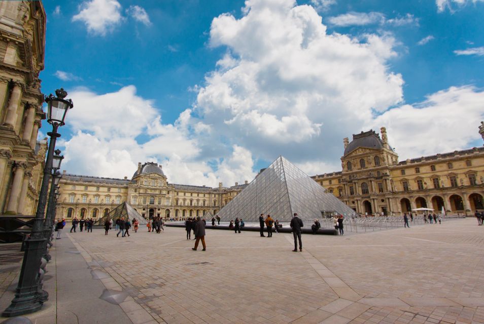 Paris: Louvre Museum Highlights and Mona Lisa Tour - What the route actually covers: icons plus the story behind them