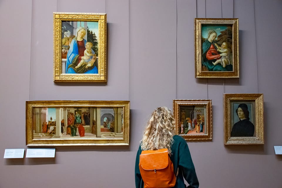 Paris: Louvre Museum Highlights Small-Group Guided Tour - Guides who make the art feel alive