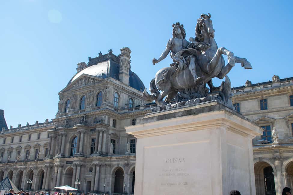 Paris: Louvre Museum Highlights Small-Group Guided Tour - Stop 1 outside: Louis XIV sous les traits de Marcus Curtius (copie)