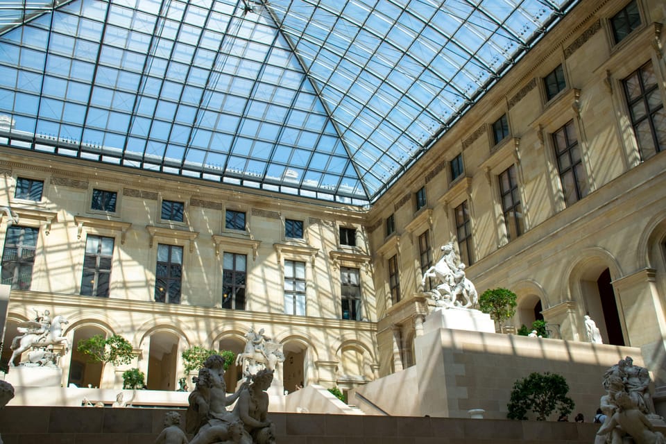 Paris: Louvre Museum Highlights Small-Group Guided Tour - Inside the Louvre: a guide-selected route that actually makes sense