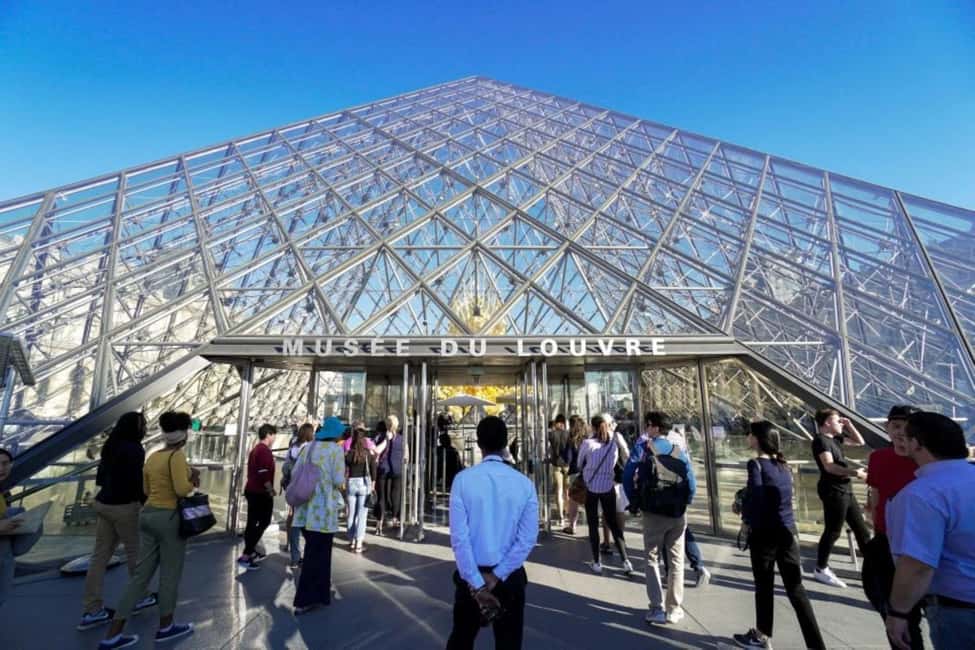 Paris: Louvre Museum Hosted Entry and Mona Lisa Audioguide - Benlux Meeting Point and Host Check-In: What Actually Happens