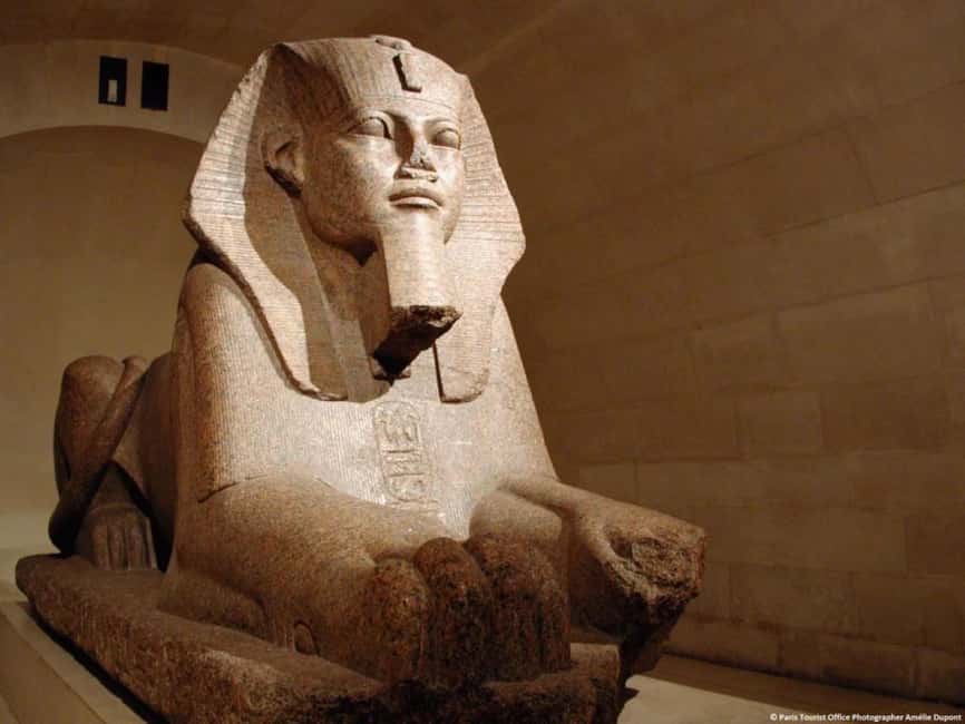 Paris: Louvre Museum Hosted Entry & Masterpieces Audio Guide - Logistics that can make or break your visit