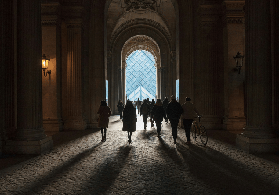 Paris: Louvre Museum Ticket & Exclusive Immersive AudioGuide - Timing and crowd control: how to make the day feel less chaotic