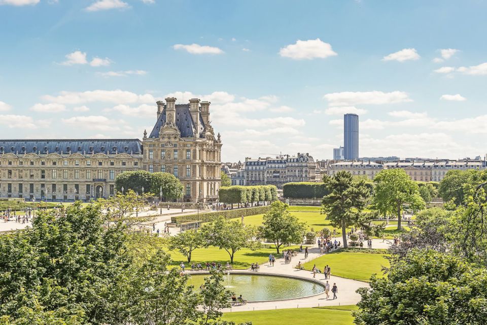 Paris: Louvre Private Family Tour for Kids + Reserved Entry - Getting in: reserved entry and skipping the long lines