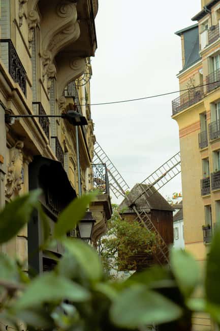 Paris: Magical Montmartre, without the crowds. Small group - Twilight at 6:30 PM: why the timing matters for a calmer walk