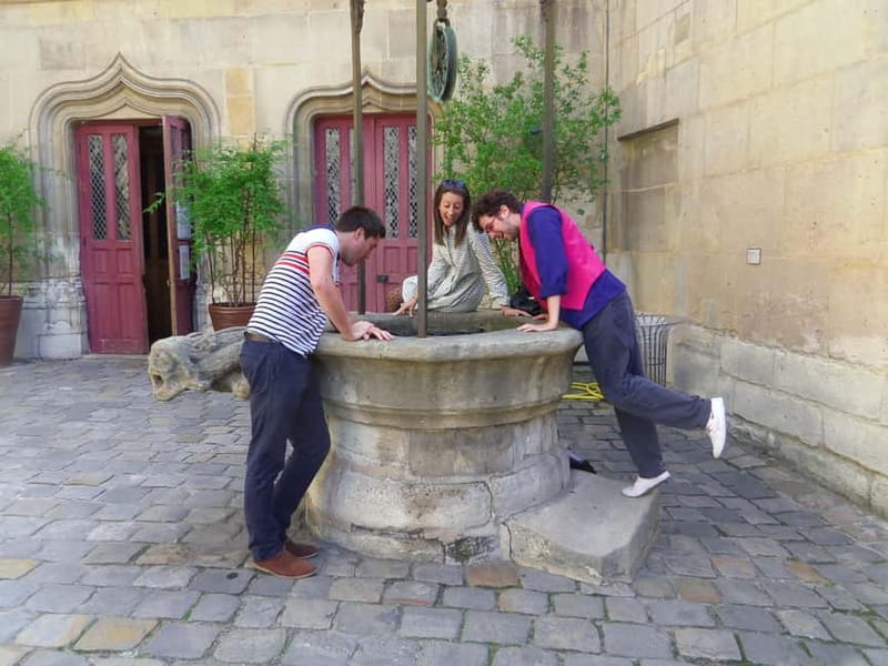 Paris: Marais without crowds. Guided Tour in a small group - Start on Rue des Nonnains d’Hyères (Pink Vest Included)