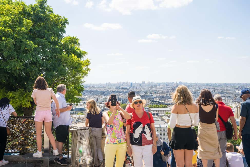 Paris Montmartre: 2-Hour City Tour in German - Meeting at Blanche: the easiest way to start without stress