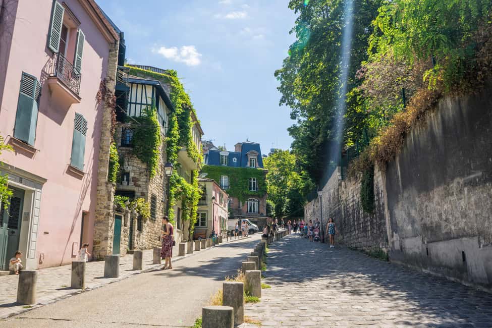 Paris Montmartre: 2-Hour City Tour in German - Who should book this German Montmartre tour