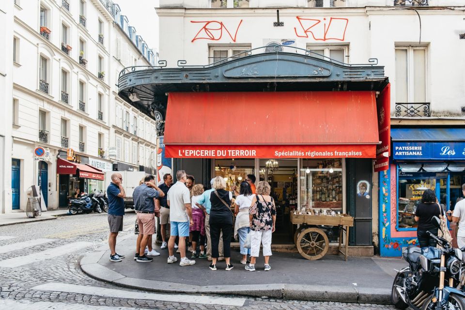 Paris: Montmartre Food and Wine Guided Tour - Seafood and wine at a local institution