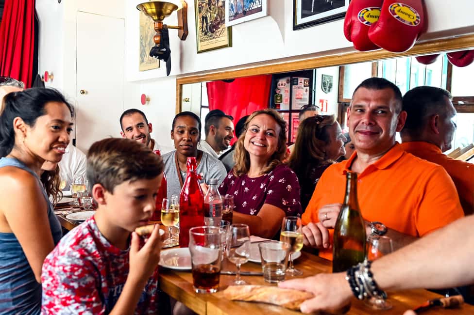 Paris: Montmartre Food Tasting Walking Tour with Secret Dish - Finding the Meeting Point: Anvers in the Day, Abbesses at Night