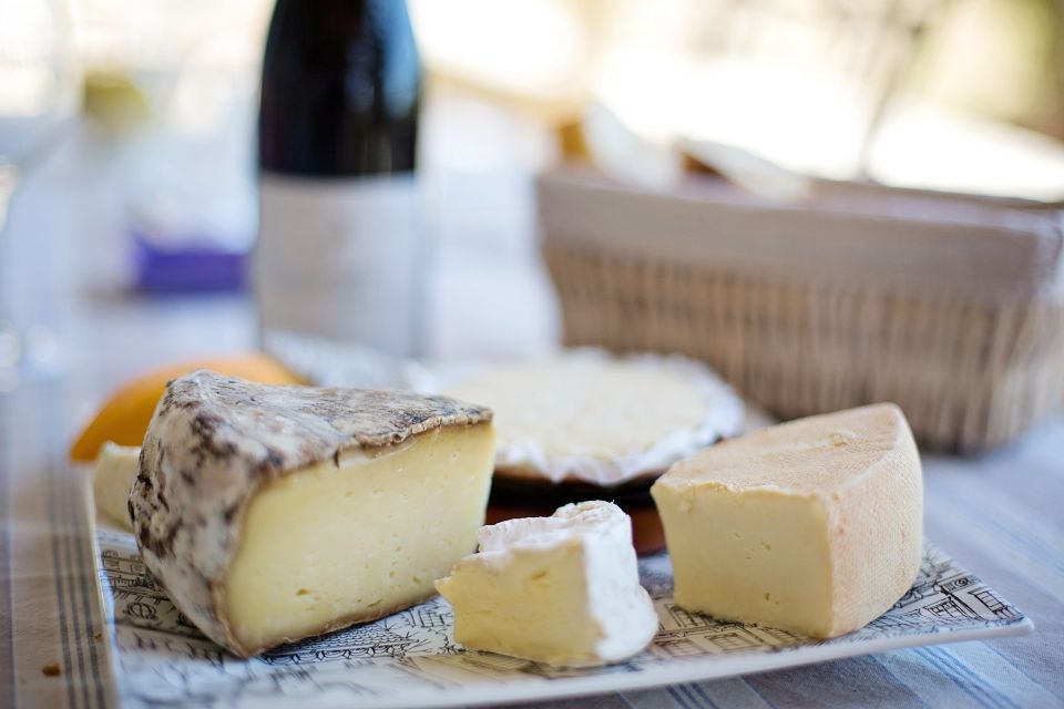 Paris: Montmartre Food Tour with Full Meal - What you’ll taste: the classic lineup behind the walking dinner