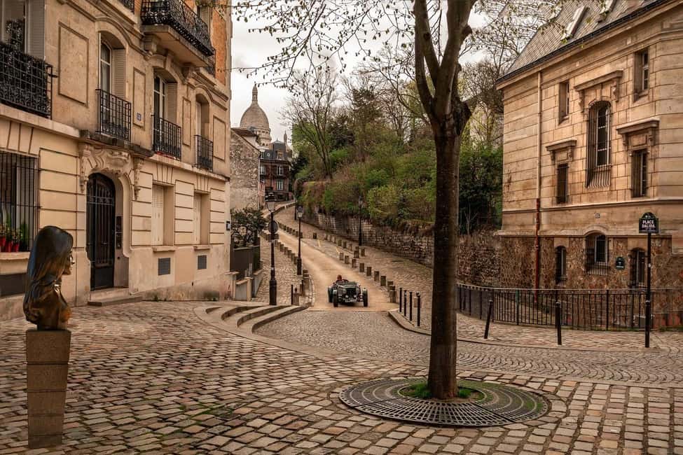 Paris: Montmartre Food Tour with Full Meal - How the guide experience changes everything (and why small groups help)