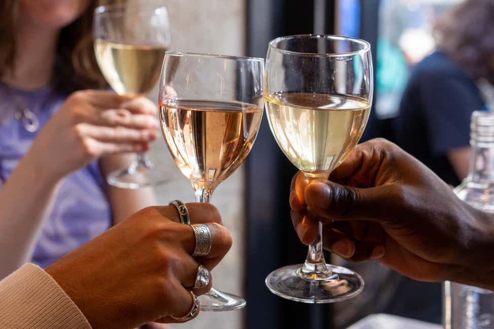 Paris: Montmartre Food Tour with Full Meal - Drink and pacing: one alcoholic drink plus water, without turning it into a party