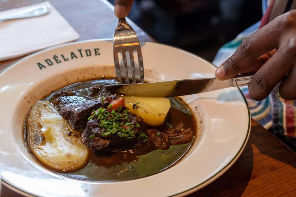 Paris: Montmartre Food Tour with Full Meal - Comfort checklist: what to bring and how to plan your evening