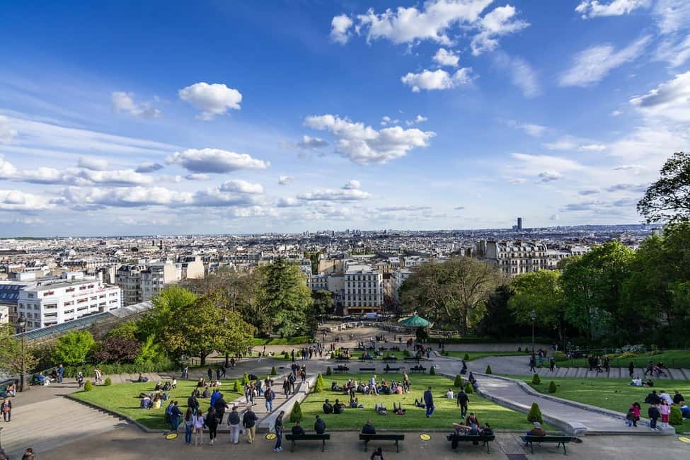 Paris: Montmartre hidden gems walking Tour with Local Guide - Place du Tertre: art square energy, explained