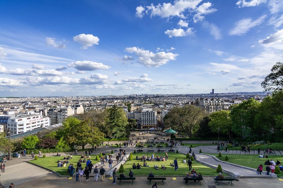 Paris: Montmartre hidden gems walking Tour with Local Guide - How the group stays friendly in a max-16 format
