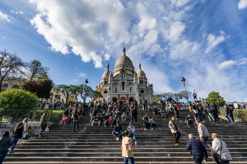 Paris: Montmartre hidden gems walking Tour with Local Guide - The “walk it to understand it” Montmartre streets