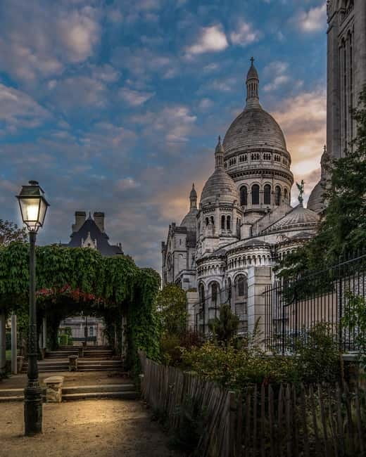 Paris: Montmartre Highlights Walking Tour with a Local Guide - Why This Montmartre Tour Works So Well in 140 Minutes