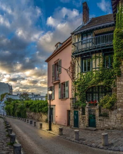 Paris: Montmartre Highlights Walking Tour with a Local Guide - Starting at Place Saint-Pierre Under Sacré-Cœur