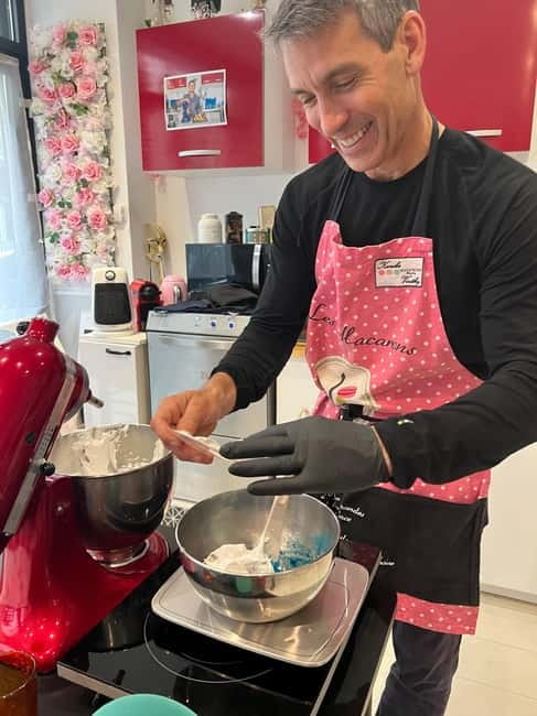 Paris: Montmartre Macaron Baking Workshop - Piping bag basics and why templates aren’t just for decoration