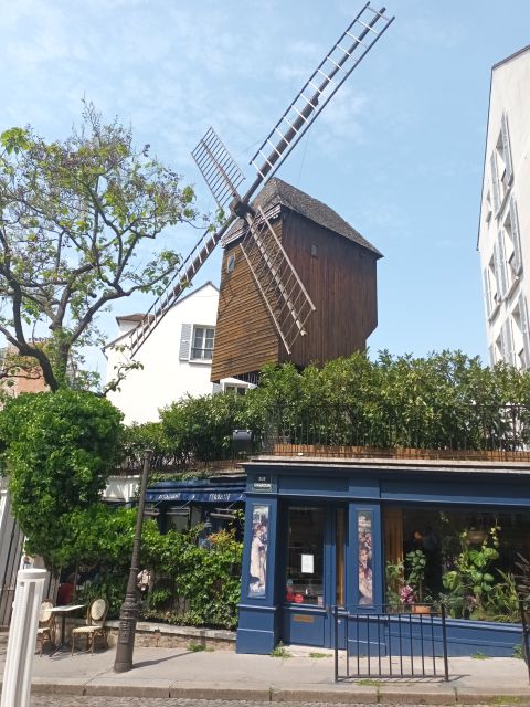 Paris: Montmartre Small Group Guided Walking Tour - Getting your bearings: starting at Anvers and climbing to Sacré-Cœur