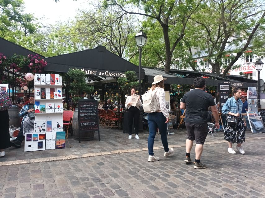 Paris: Montmartre Small Group Guided Walking Tour - Place du Tertre: the painter square with a guide who explains the why