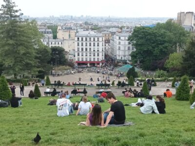 Paris: Montmartre Small Group Guided Walking Tour - Sacré-Cœur inside and out: what to focus on during the visit
