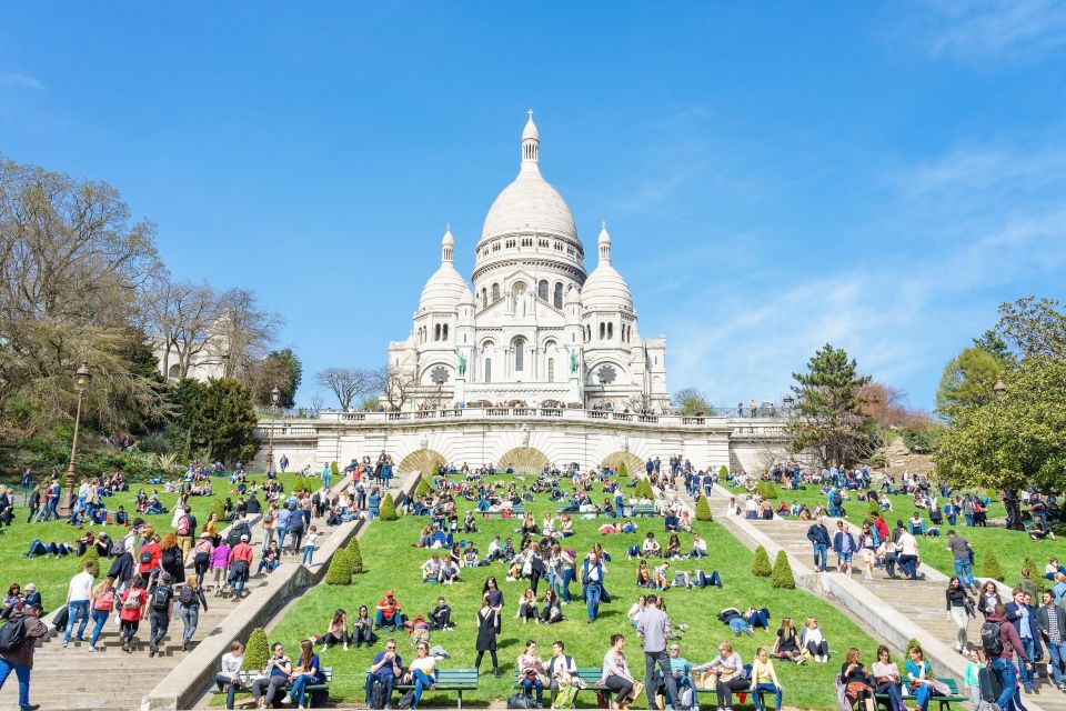Paris: Montmartre Small Group Guided Walking Tour - Abbesses and the Wall of Love: street art with real modern pull