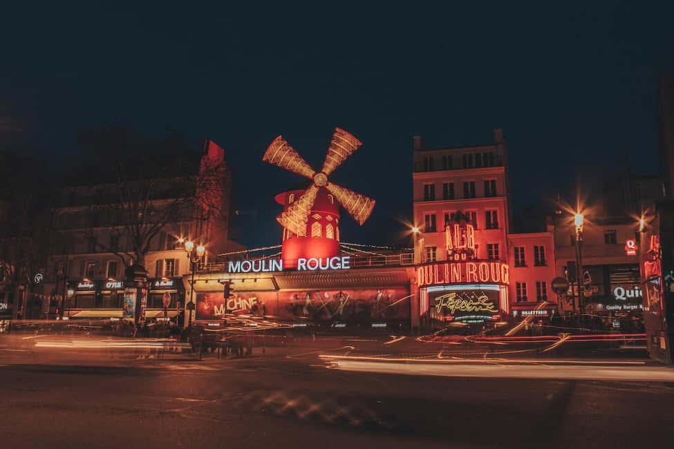 Paris: Montmartre. The old artist village+its unique charm. - Finding the tour start at Moulin Rouge (and why it helps)