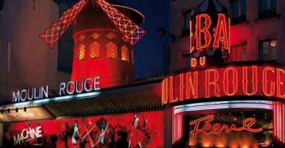 Paris: Moulin Rouge Cabaret Show Ticket with Champagne - Seats, tables, and the reality of close quarters