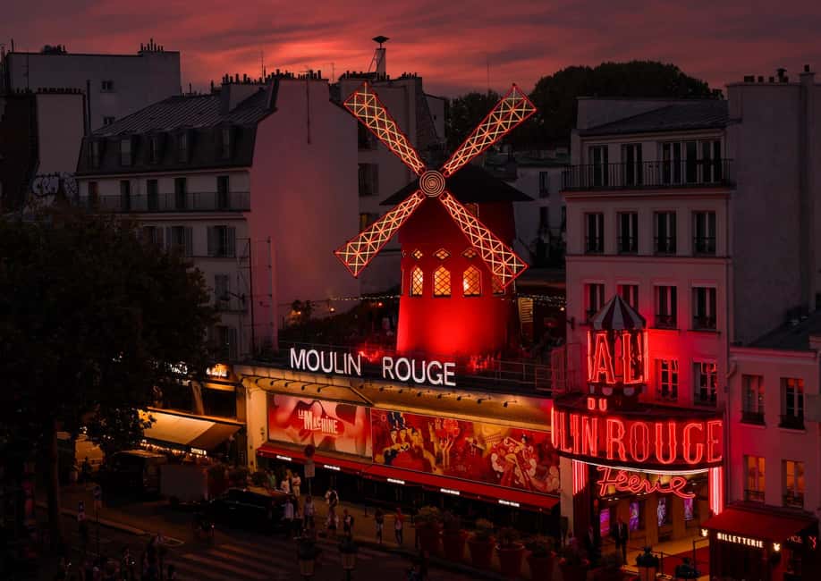 Paris: Moulin Rouge Cabaret Show Ticket with Champagne - Dress code and camera rules: avoid the preventable headaches