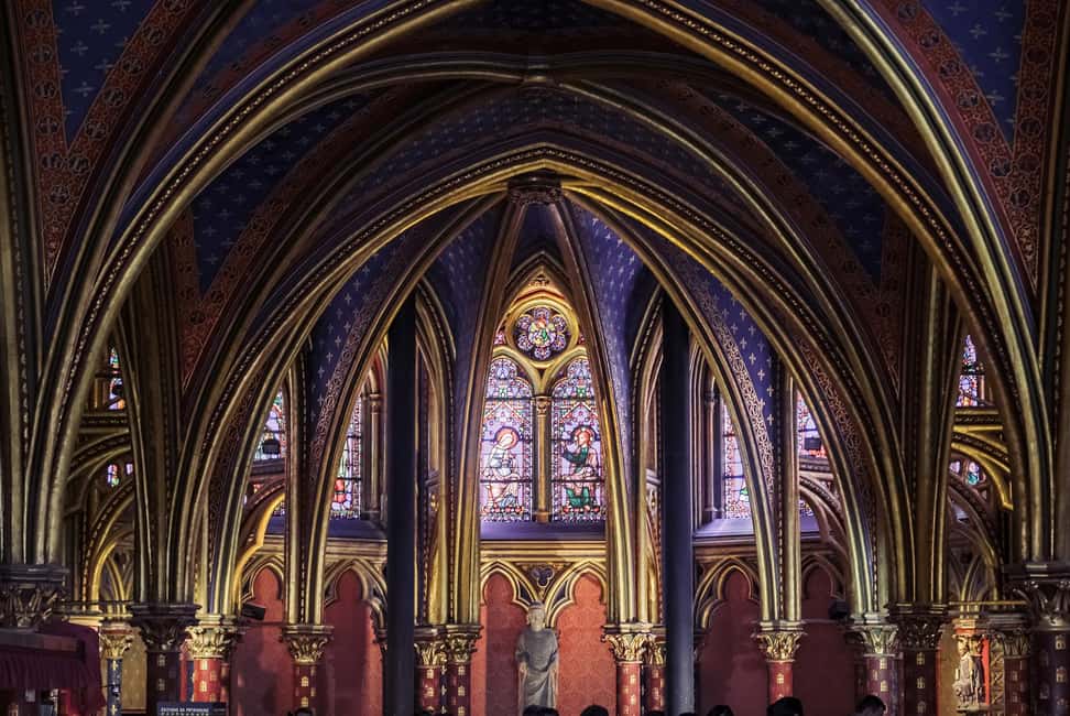 Paris: Notre Dame and Île de la Cité Walking Tour - Meeting at Charlemagne: start easy, then focus