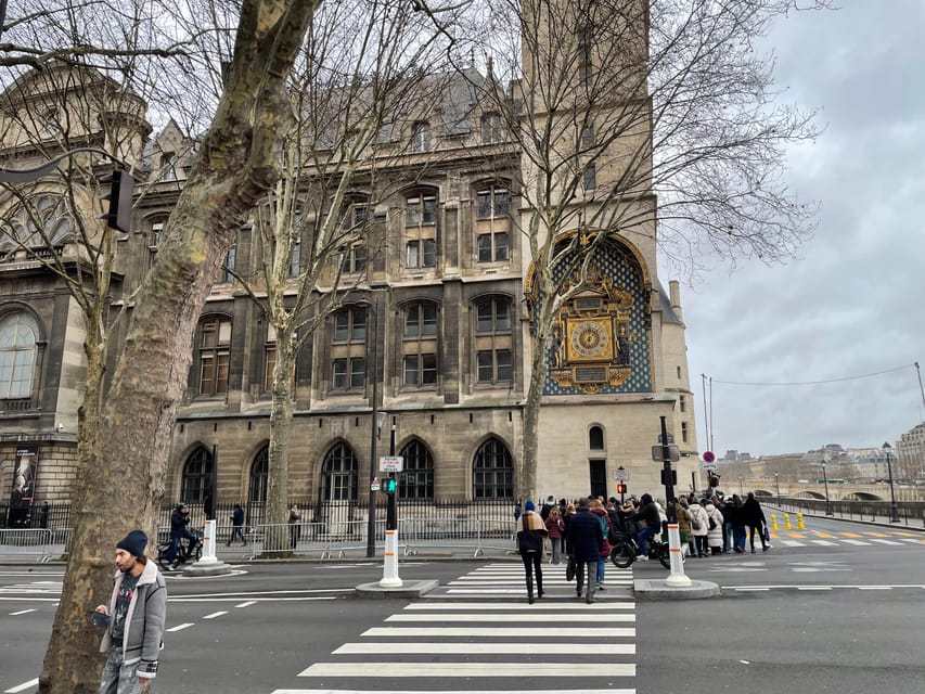 Paris: Notre-Dame Cathedral Exterior Guided Tour - Timing Flexibility: The Walk Is 1 Hour, But Your Day Still Needs Buffer