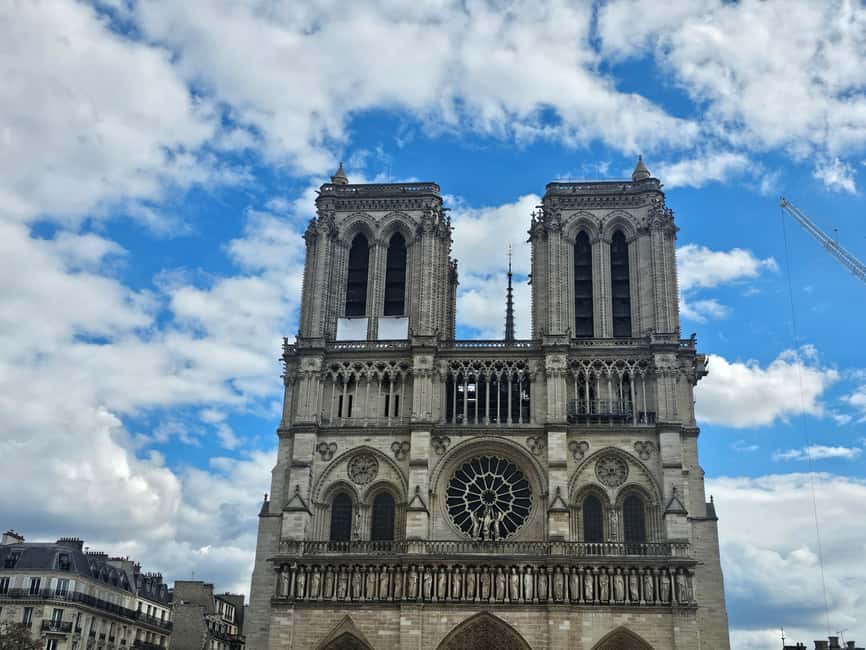 Paris: Notre Dame Outdoor Tour with Sainte-Chapelle / Crypt. - The 5-Minute Walk to Shakespeare and Company: A Great Breather