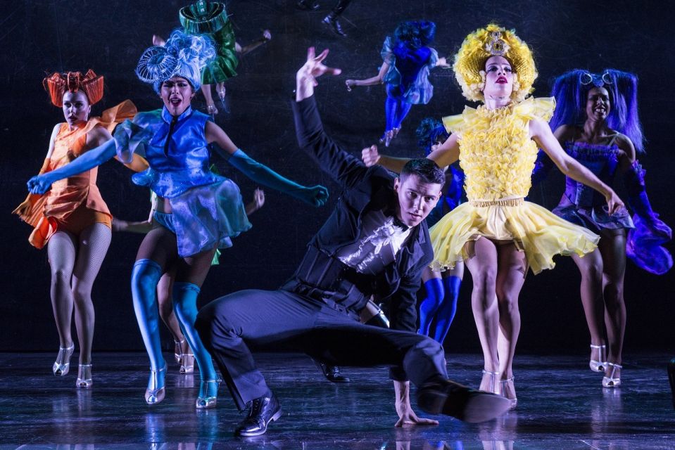 Paris: Paradis Latin Cabaret Show with Optional Champagne - Dress code and rules: make it easy on yourself at the door