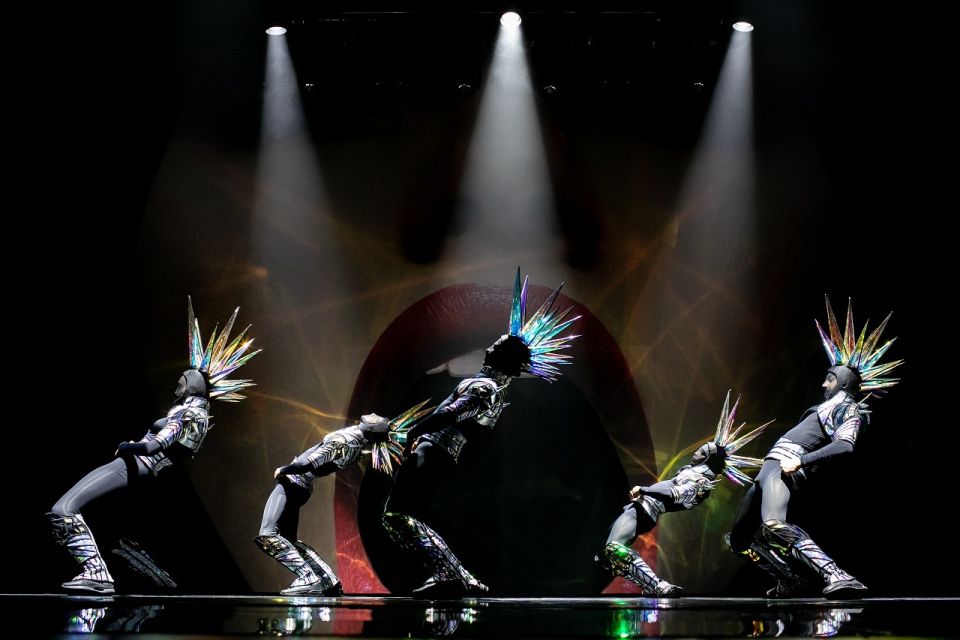 Paris: Paradis Latin Cabaret Show with Optional Champagne - Timing your night: how long it takes and how to use it well