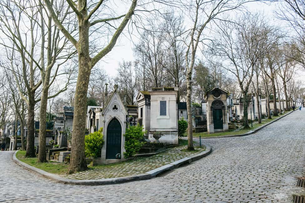 Paris: Pere Lachaise Cemetery Guided Tour - The Guide Makes the Mood: Thierry Le Roi and Jean François Style