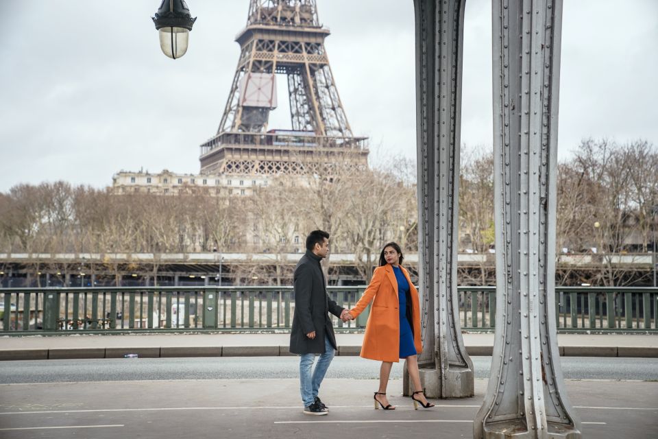 Paris: Photo Shoot with a Private Travel Photographer - What to wear and bring (so the photos look effortless)