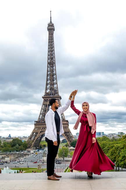 Paris: Photoshoot Around Eiffel Tower with 55 Edited Photos - Your photographer is part coach, part director
