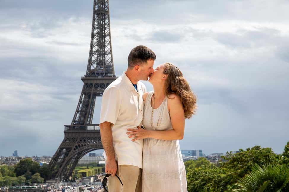 Paris: Photoshoot Around Eiffel Tower with 55 Edited Photos - What’s not included (so you can plan your day)